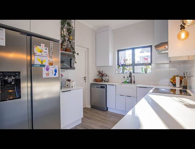 3 BEDROOM HOUSE FOR SALE IN BURGUNDY ESTATE